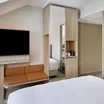 Отель Courtyard By Marriott Magdeburg