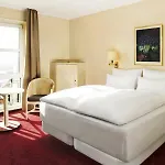 Отель Courtyard By Marriott Magdeburg
